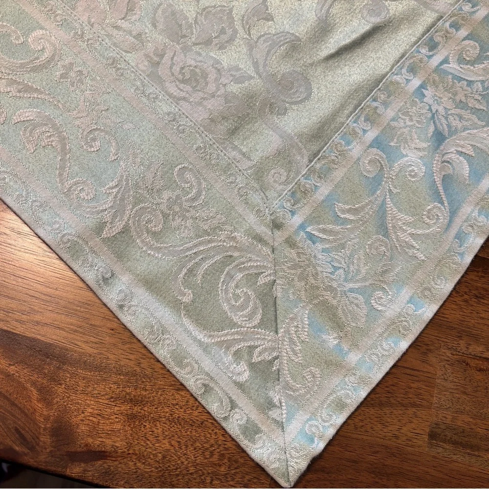 Damask Dining room Tablecloth 58X101” sage green & White floral elegant LIKE NEW